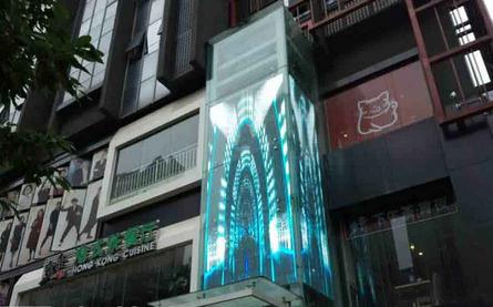 led透明電梯屏現(xiàn)世九街高屋引圍觀(guān)